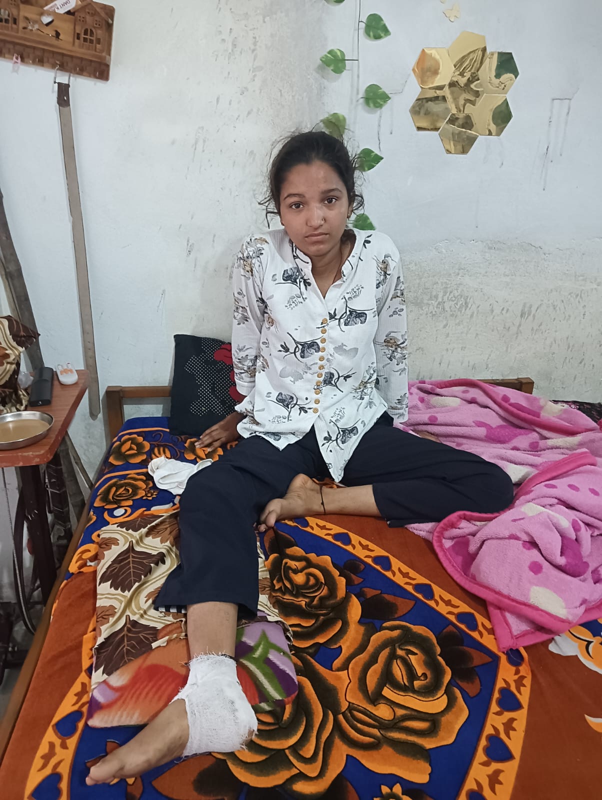 स्कूल के शौचालय में गिरकर छात्रा घायल, पैर में लगे 16 टांके
