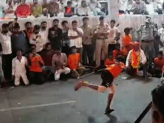 12 घंटे तक झांकियों से जगमगाया इंदौर, अनंत चतुर्दशी पर रातभर उमड़ी भीड़