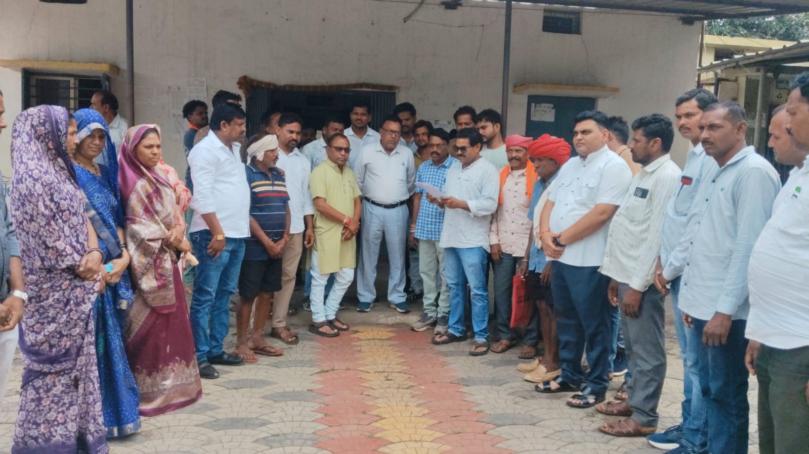 अलीराजपुर जिले को सूखाग्रस्त घोषित करने की मांग, मुख्यमंत्री के नाम सौंपा ज्ञापन