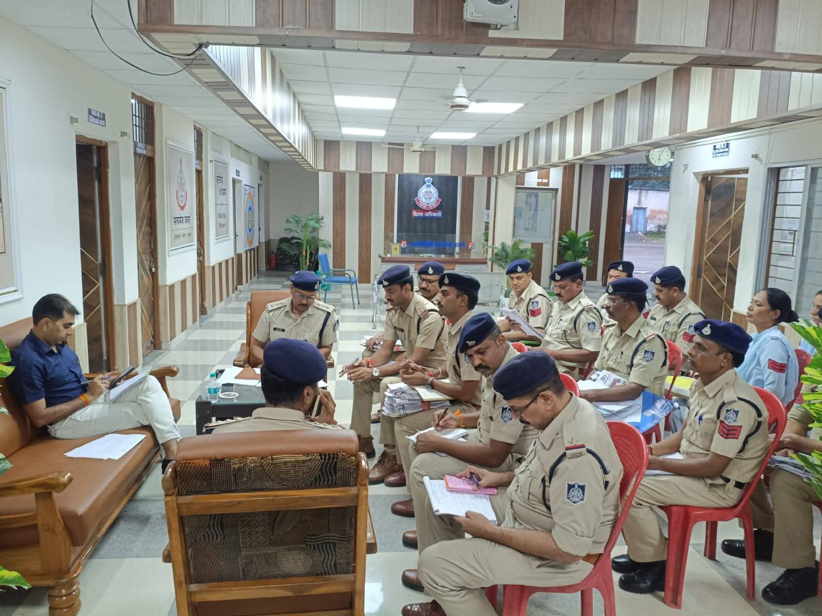 लंबित प्रकरणों के त्वरित निराकरण पर एसपी डॉ. ऋषिकेश मीना सख्त, थाना कोतवाली का किया औचक निरीक्षण