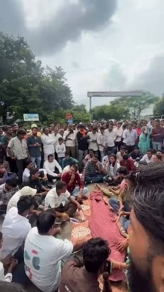 दलौदा में नरेंद्र सिंह की मौत: बड़ा हंगामा, शव रखकर मऊ-नीमच हाईवे जाम