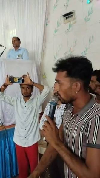 आगर मालवा जनविश्वास शिविर में ग्रामीण का गंभीर आरोप—समस्या बताने से रोका, माइक भी छीना