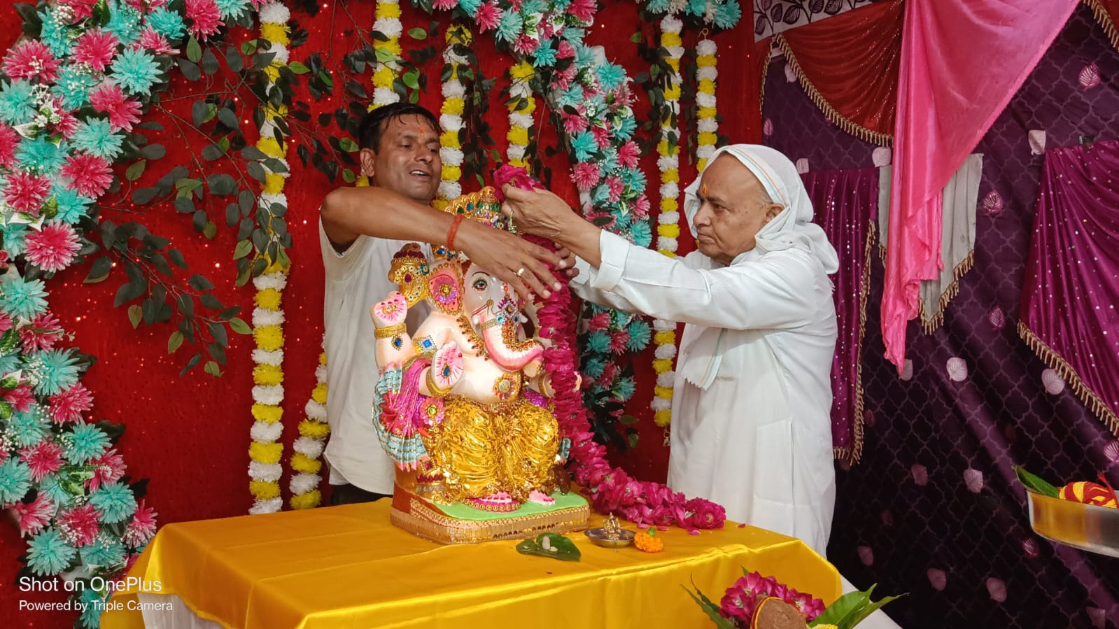 लहार में पूर्व नेता प्रतिपक्ष डॉ. गोविंद सिंह के निवास पर विधि-विधान से विराजे गजानन