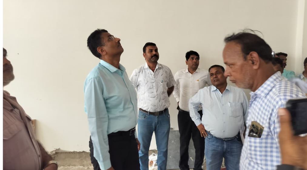 Damoh Sandipani School: सांदीपनि विद्यालय के निर्माण में मिलीं कई कमियां, कलेक्टर ने जताई नाराजगी