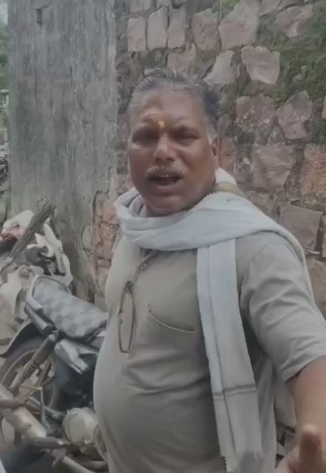 मंदसौर के बसई में हथियार लिए दिखे कुछ लोग, मछली ठेकेदार से जुड़े होने का दावा; जांच की मांग