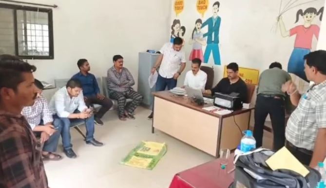 पन्ना में 47 हजार रुपये की रिश्वत लेते पटवारी रंगे हाथों गिरफ्तार