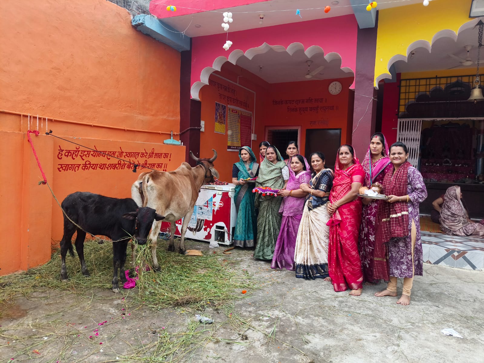बच्छ बारस पर महिलाओं ने रखा उपवास, गाय-बछड़े की पूजा कर पुत्रों की लंबी उम्र की कामना