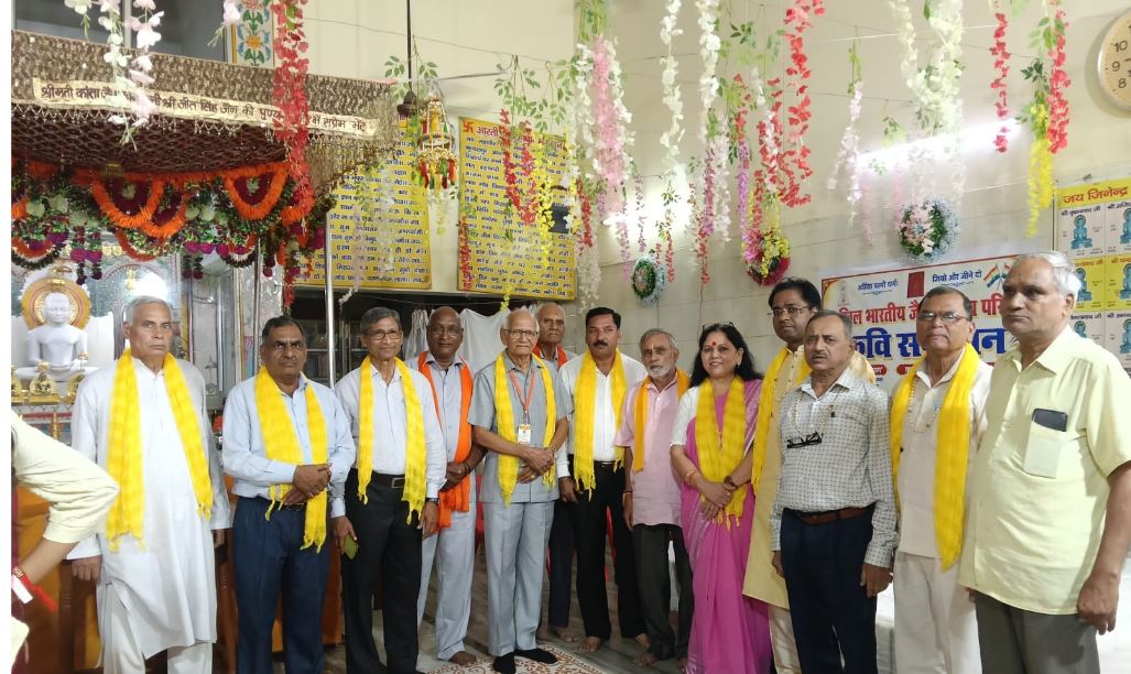 पर्युषण पर्व पर दिगंबर जैन मंदिर कंकरखेड़ा में सजा कवि सम्मेलन