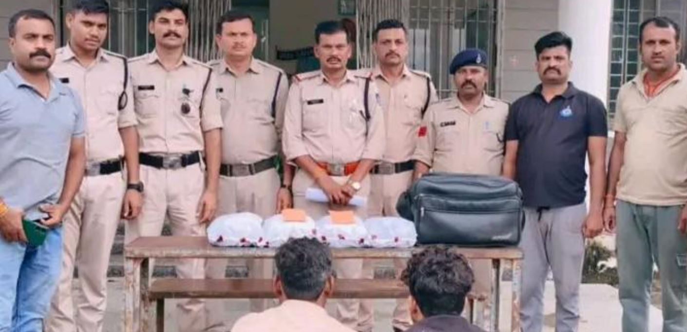 दमोह में 4 किलो 140 ग्राम गांजे के साथ दो आरोपी गिरफ्तार, मोटरसाइकिल भी जब्त