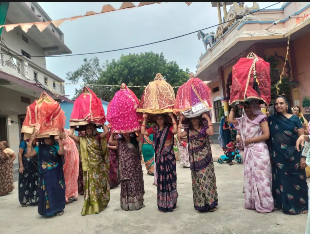 कजरी तीज महोत्सव का उल्लास के साथ समापन, महिलाओं ने चल समारोह निकालकर किया ज्वारों का विसर्जन