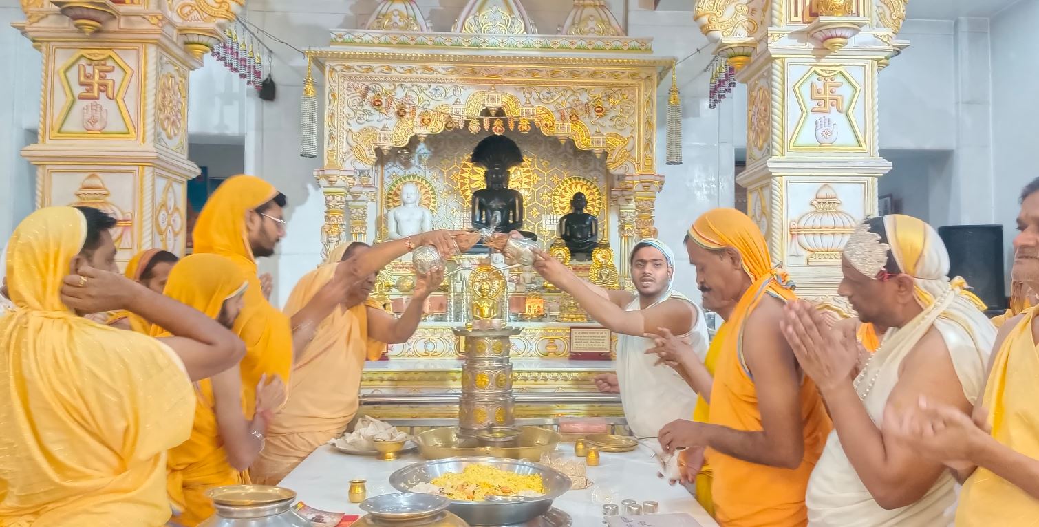 मन, वचन और काया में सरलता ही उत्तम आर्जव धर्म : आर्यिका संगममति माताजी