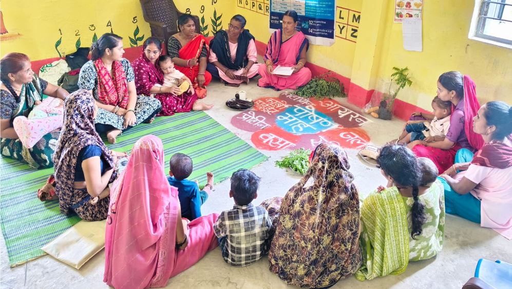 विघ्नेश्वर नगर के आंगनवाड़ी केंद्र में पोषण जागरूकता सप्ताह, महिलाओं को संतुलित आहार की जानकारी दी