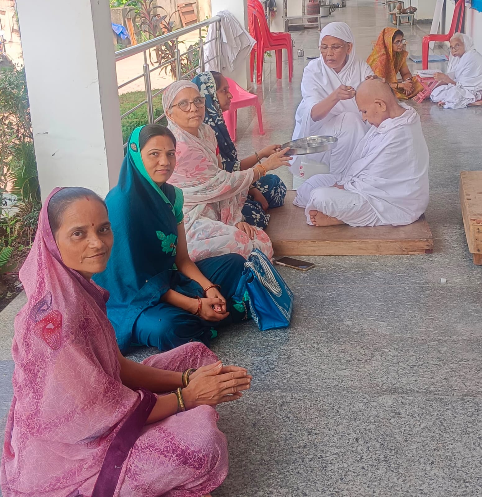 क्षुल्लिका सान्निध्यमति माताजी ने किया केशलोचन, श्रद्धालुओं ने की तप-साधना की अनुमोदना