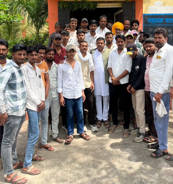 निजी डेयरियों पर दूध खरीदी में अनियमितता के आरोप, दुग्ध उत्पादक किसानों ने एसडीएम को सौंपा ज्ञापन