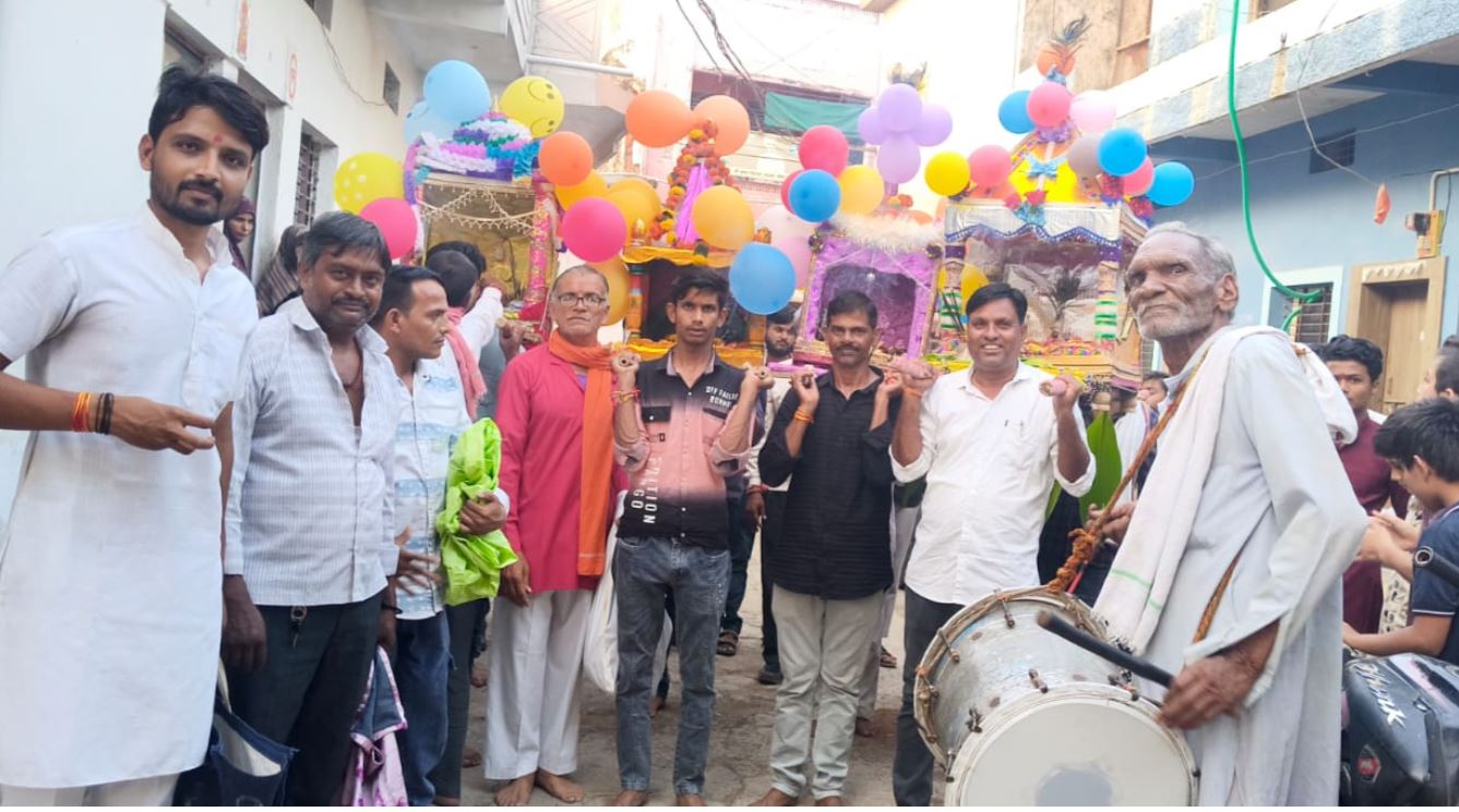 डोल ग्यारस पर विमानों में विराजकर नगर भ्रमण पर निकले भगवान