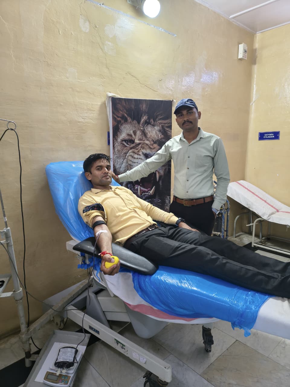 गर्भवती महिला को रक्त की जरूरत पड़ी तो मदद के लिए पहुंचे आरक्षक गोविन्द बघेल