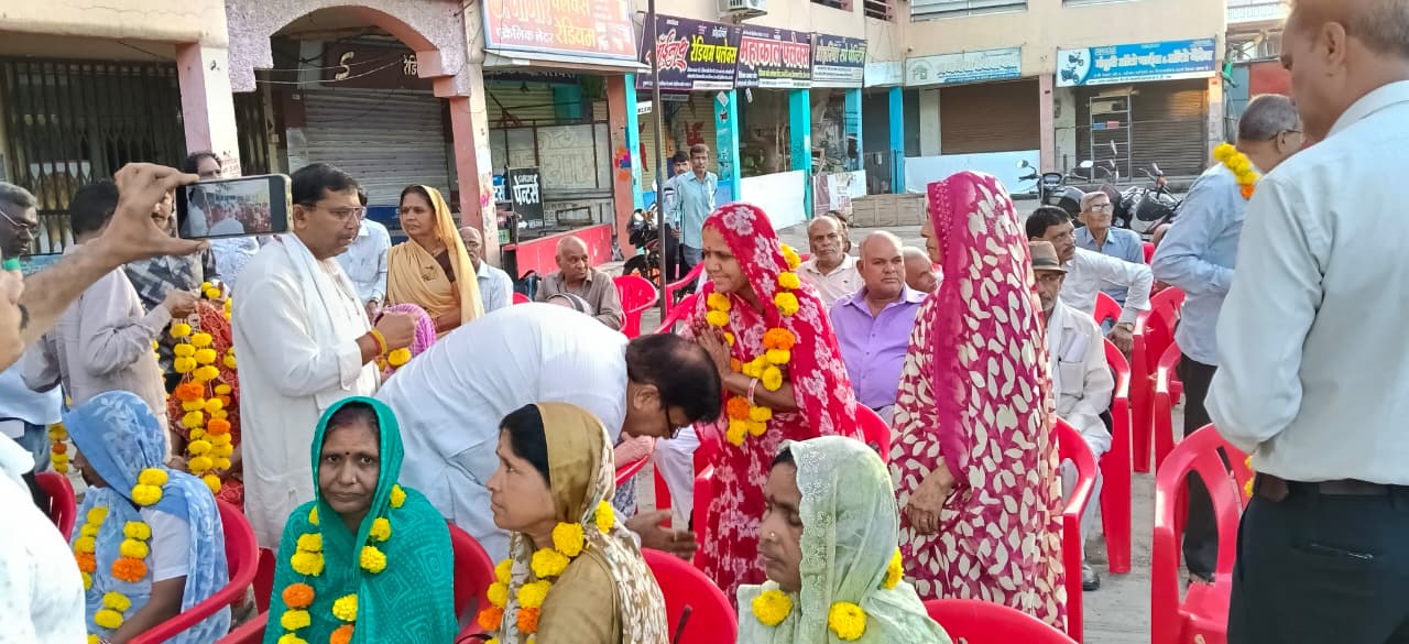 नागदा हरिद्वार ऋषिकेश तीर्थ यात्रा: श्रद्धालुओं का भव्य सम्मान, मंगलमय सफर की दी शुभकामनाएं