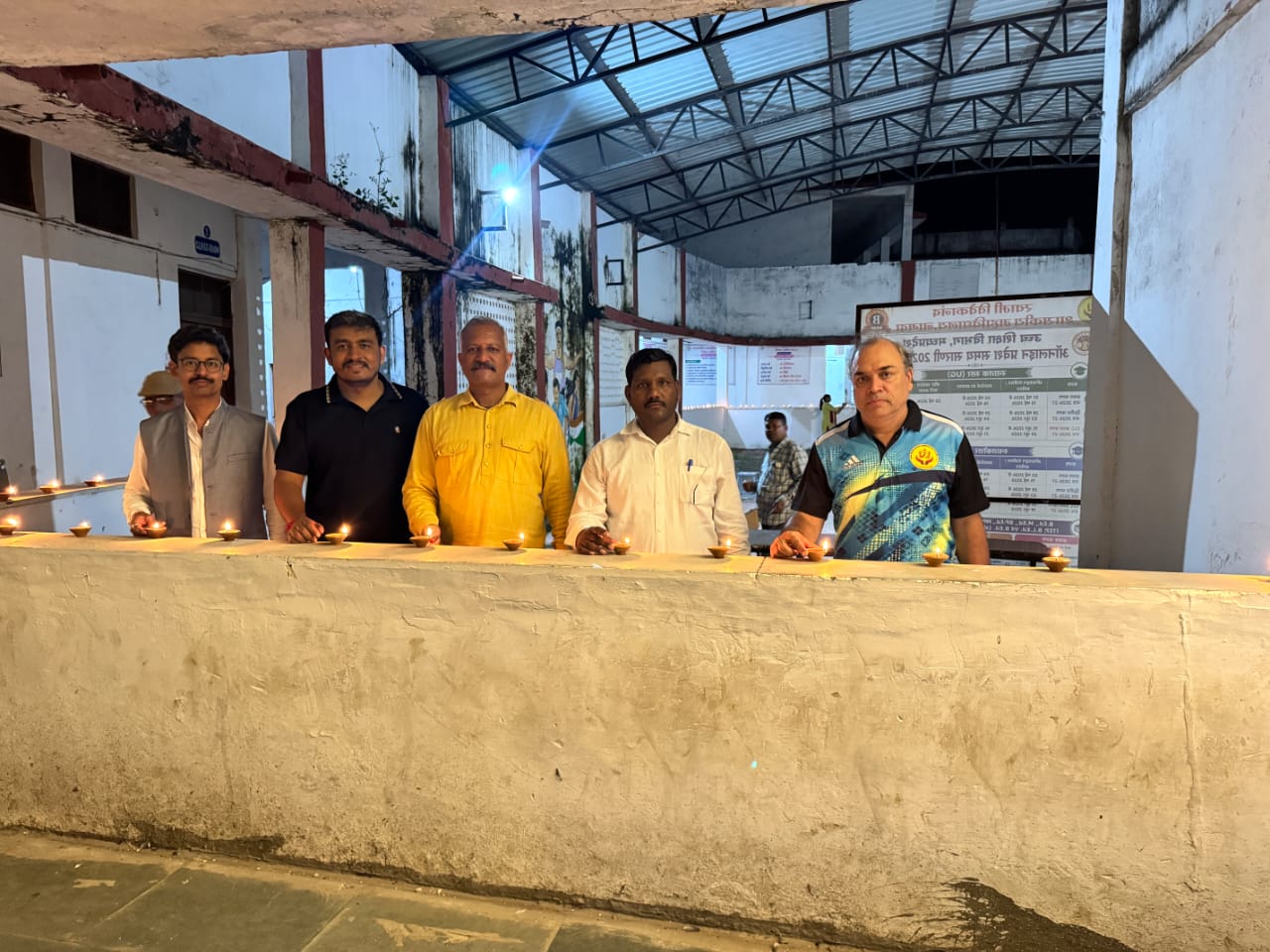 Nagda : सेवा संकल्प अभियान 2026 के शुभारंभ पर स्वामी विवेकानंद महाविद्यालय में जले 500 दीप