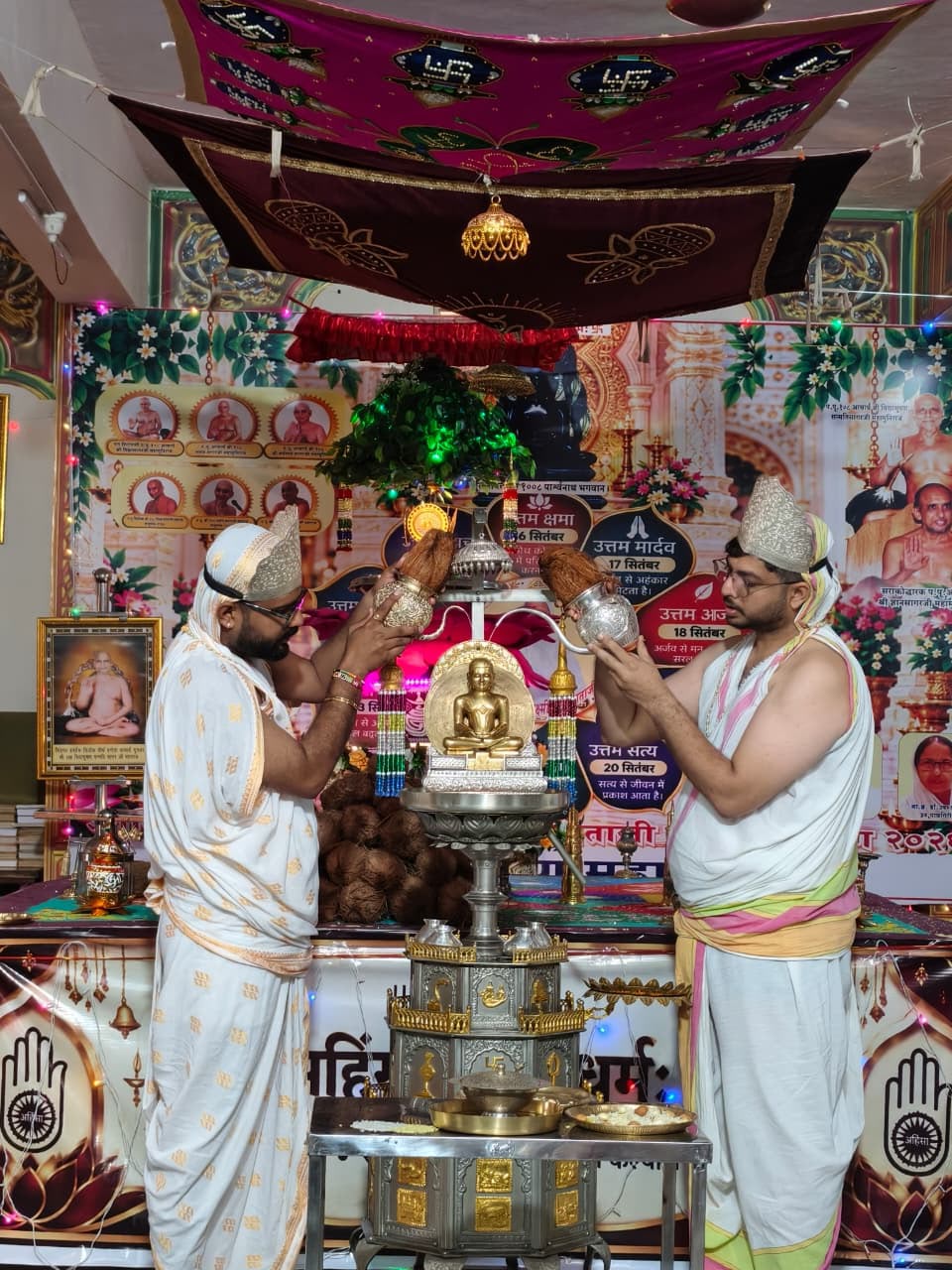 Mandleshwar में उत्तम आर्जव धर्म की आराधना, मायाचारी छोड़ने का दिया संदेश