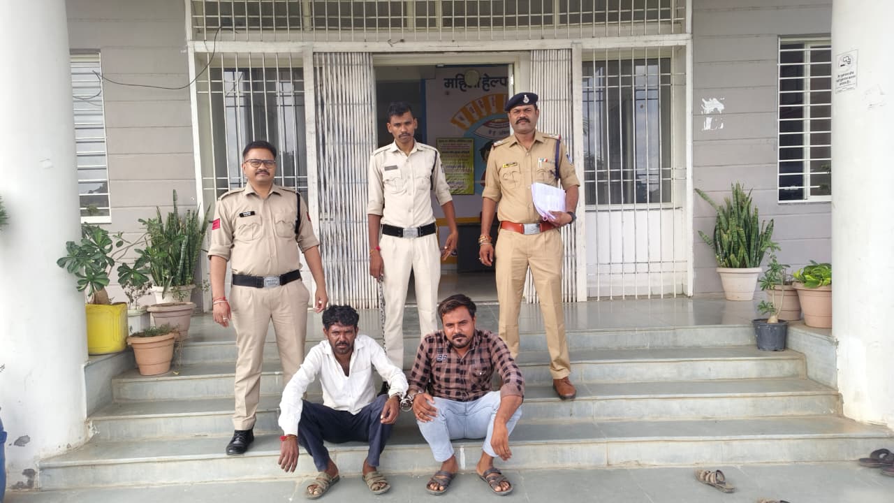 धरमपुरी जल जीवन मिशन पाइप चोरी: बड़ी सफलता, 48 पाइप चोरी मामले में 2 आरोपी गिरफ्तार, आयशर-हाइड्रा जब्त