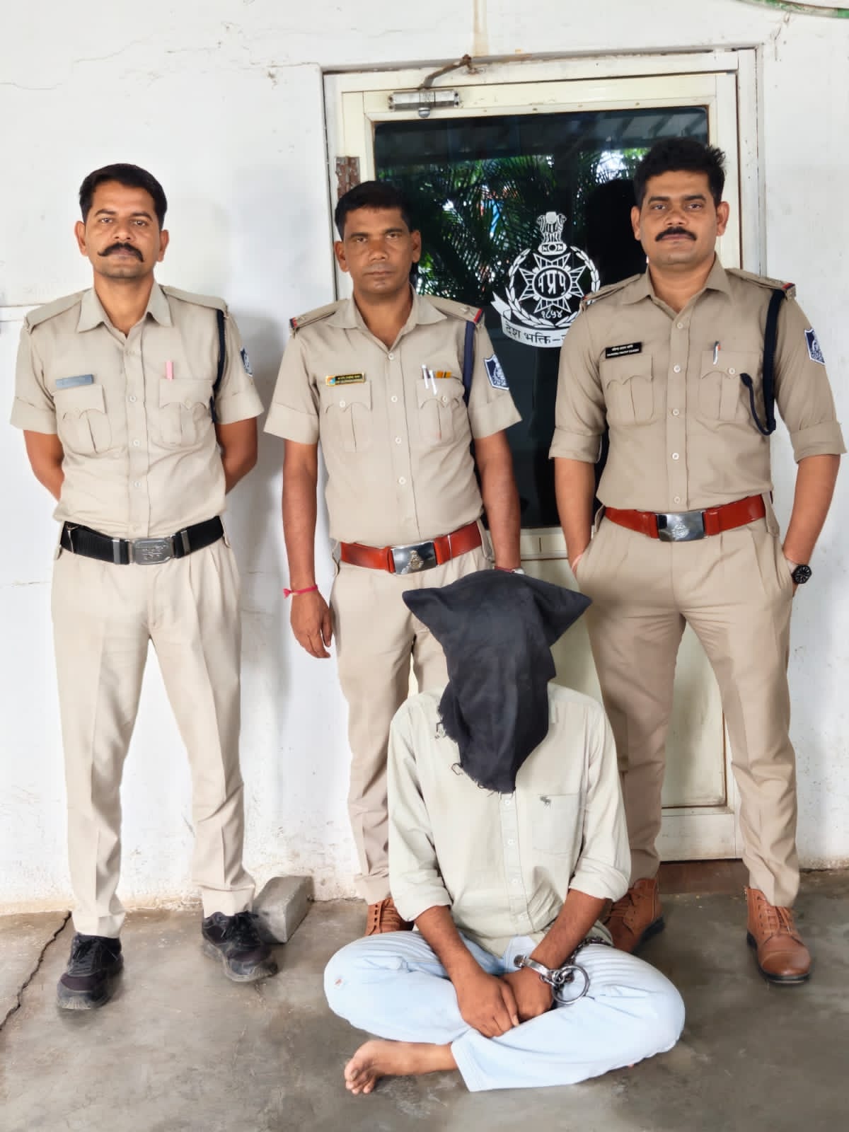 दलौदा पुलिस अफीम तस्करी पर बड़ी कार्रवाई: 19 साल का युवक गिरफ्तार, ₹3.10 लाख का माल जब्त