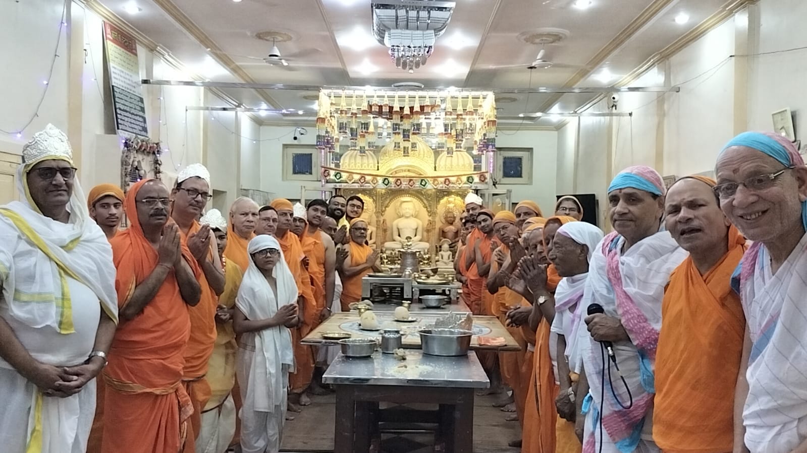 मुरैना के श्री चंद्रप्रभु पल्लीवाल जिनालय में भक्ति की गंगा, संगीतमय पूजन में झूमे श्रद्धालु