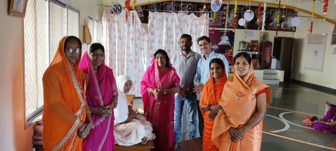अखिल भारतीय राजेंद्र जैन महिला परिषद की भव्य संयम वंदन यात्रा, राष्ट्रीय पदाधिकारियों ने किए साध्वी डॉ. अमृतरसा श्री जी के दर्शन