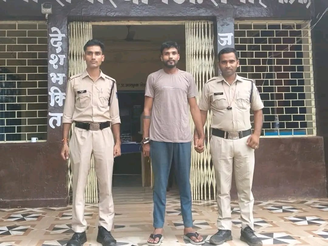 रीवा में दो साल से फरार ₹12 हजार का इनामी आरोपी गिरफ्तार, दुष्कर्म और लूट के मामलों में थी तलाश