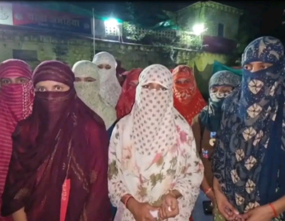 रीवा में टेली कॉलिंग करने वाली युवतियों ने युवक पर लगाए छेड़छाड़ के आरोप, अमहिया थाने में शिकायत