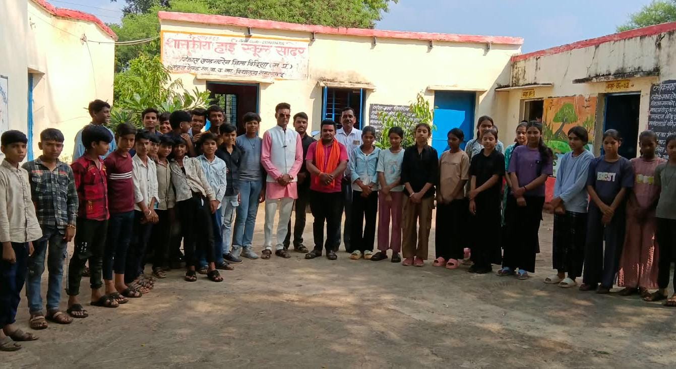 भारत माता की जय से गूंजा शासकीय हाई स्कूल साढ़ेर, भव्य आरती में विद्यार्थियों ने लिया बड़ा संकल्प