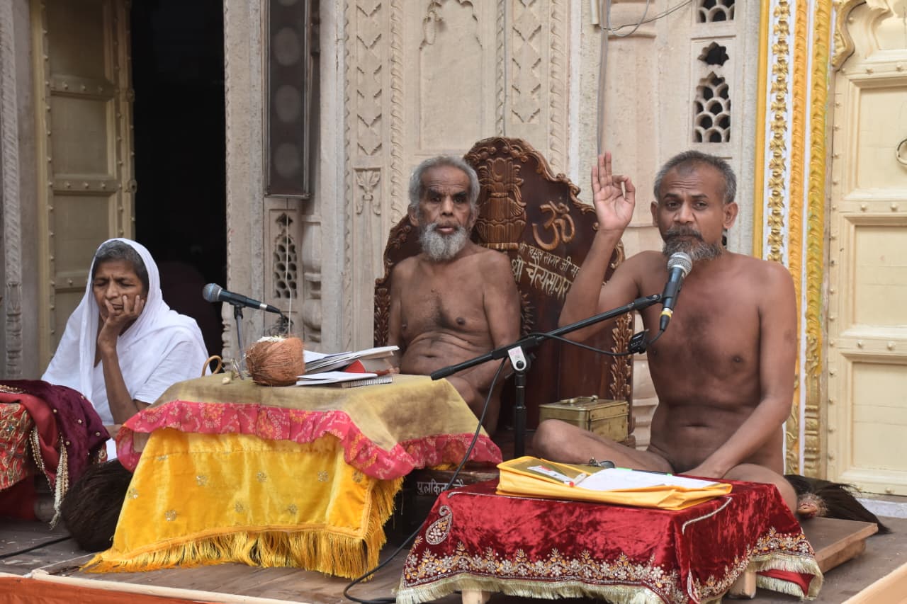 Gwalior : चंपाबाग जैन मंदिर में हुई उत्तम आकिंचन्य धर्म की पूजा, 108 कलशों से हुआ श्रीजी का अभिषेक