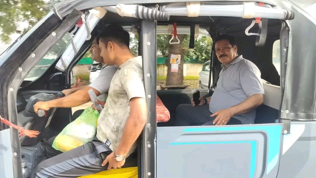 Sarangpur में राज्यमंत्री डॉ. टेटवाल का ई-रिक्शा सफर, पर्यावरण संरक्षण को लेकर किया जागरूक