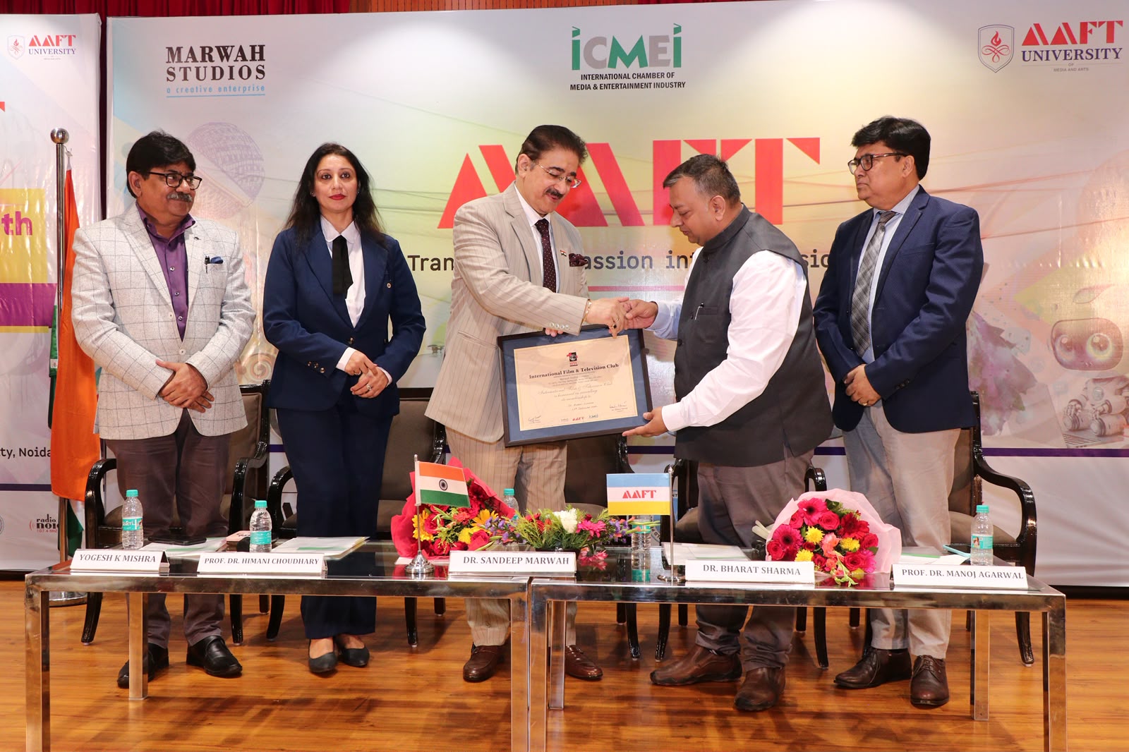 मारवाह स्टूडियो में डॉ. भरत शर्मा सम्मानित, भारतीय कला-संस्कृति को बढ़ावा देने में योगदान की सराहना