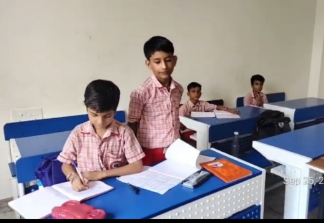 Thandla, Thandla News, Jhabua, Jhabua News, Madhya Pradesh, MP News, Private School, School News, Local Holiday,