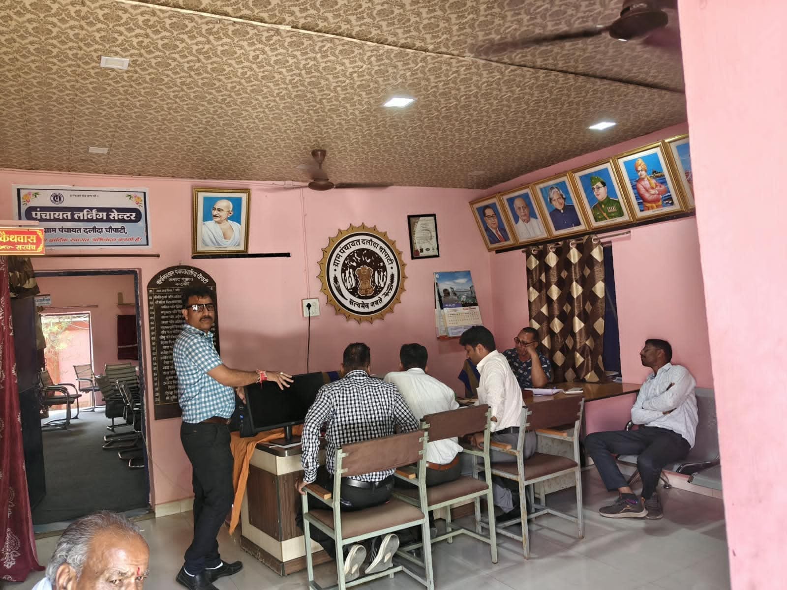 मंदसौर में EOW का ट्रैप: दलौदा सरपंच और पति 3500 रुपए लेते पकड़े गए