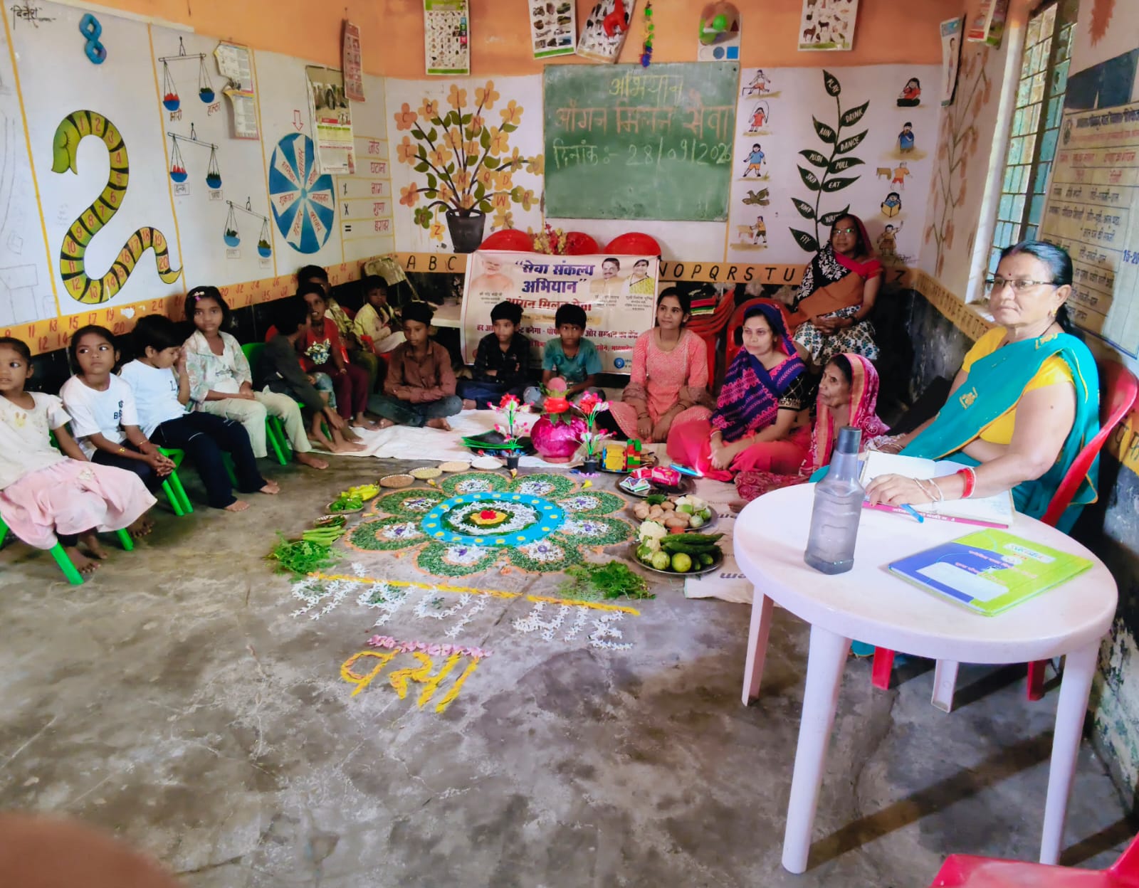 महिला एवं बाल विकास विभाग की पहल, आंगनवाड़ी केंद्रों पर पहुंचाई जा रही योजनाओं की जानकारी