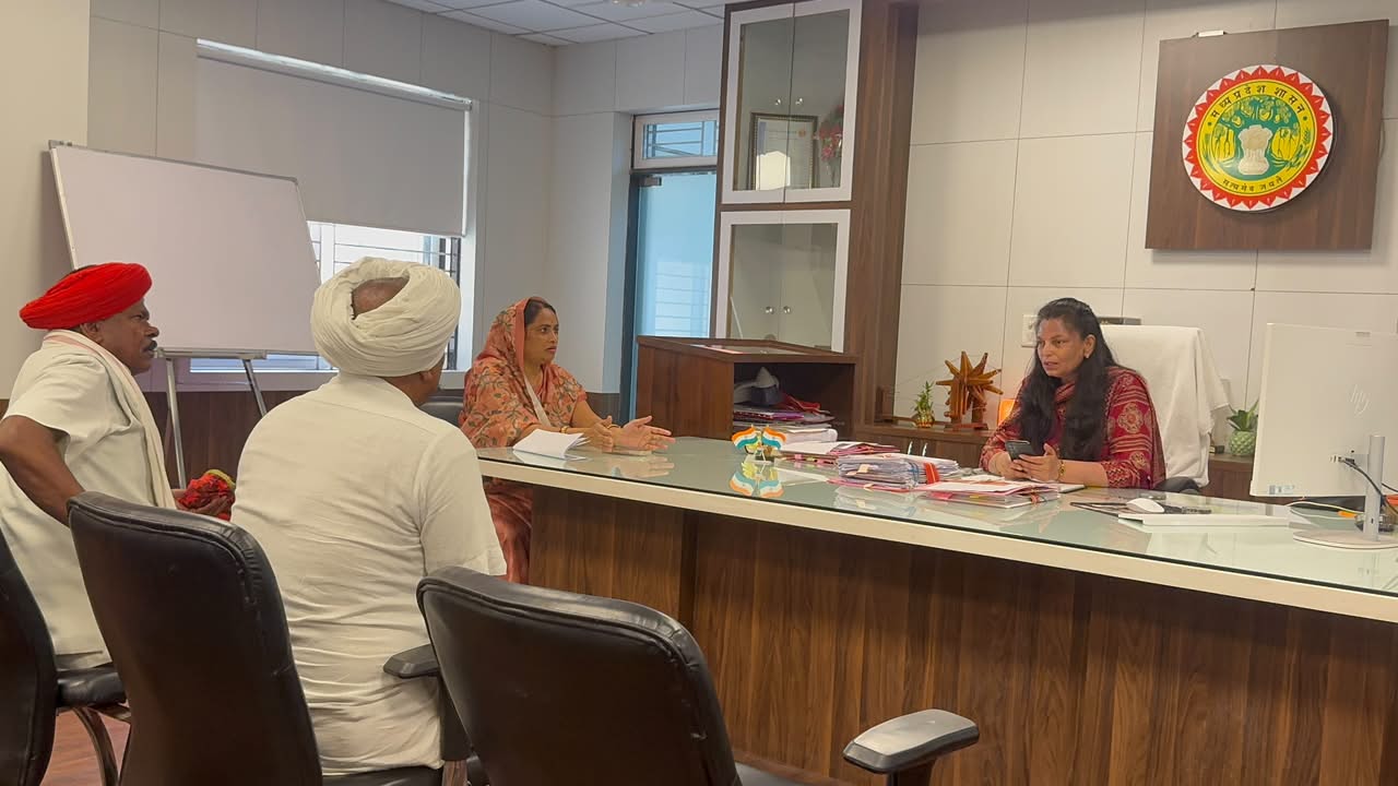 Alirajpur : बेगड़ा में सड़क, बिजली-पानी समेत मूलभूत सुविधाओं की मांग, विधायक ने कलेक्टर को सौंपा आवेदन