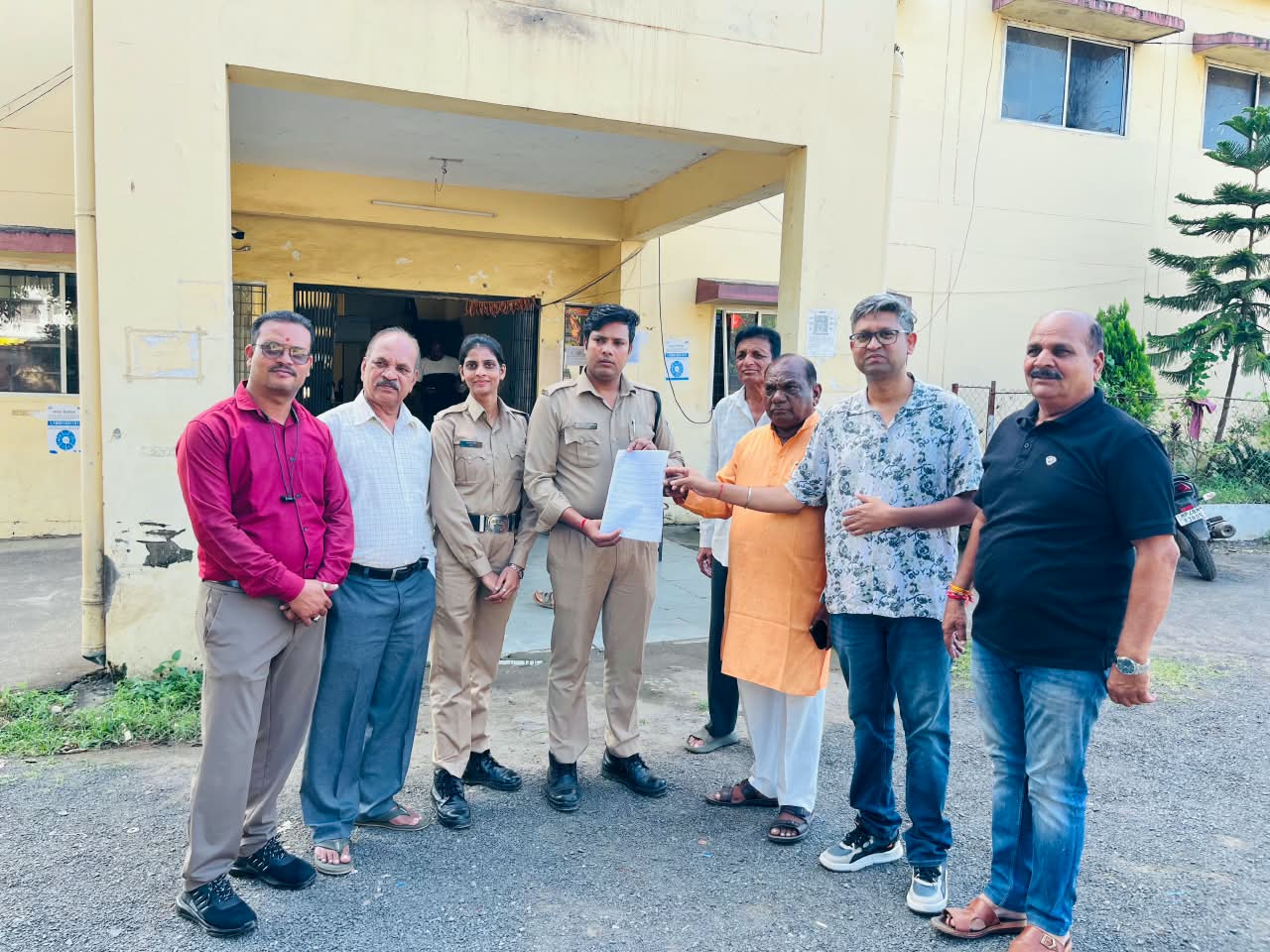 धमकी और ब्लैकमेलिंग से जुड़े मामलों को लेकर SIF बैतूल ने सौंपा ज्ञापन