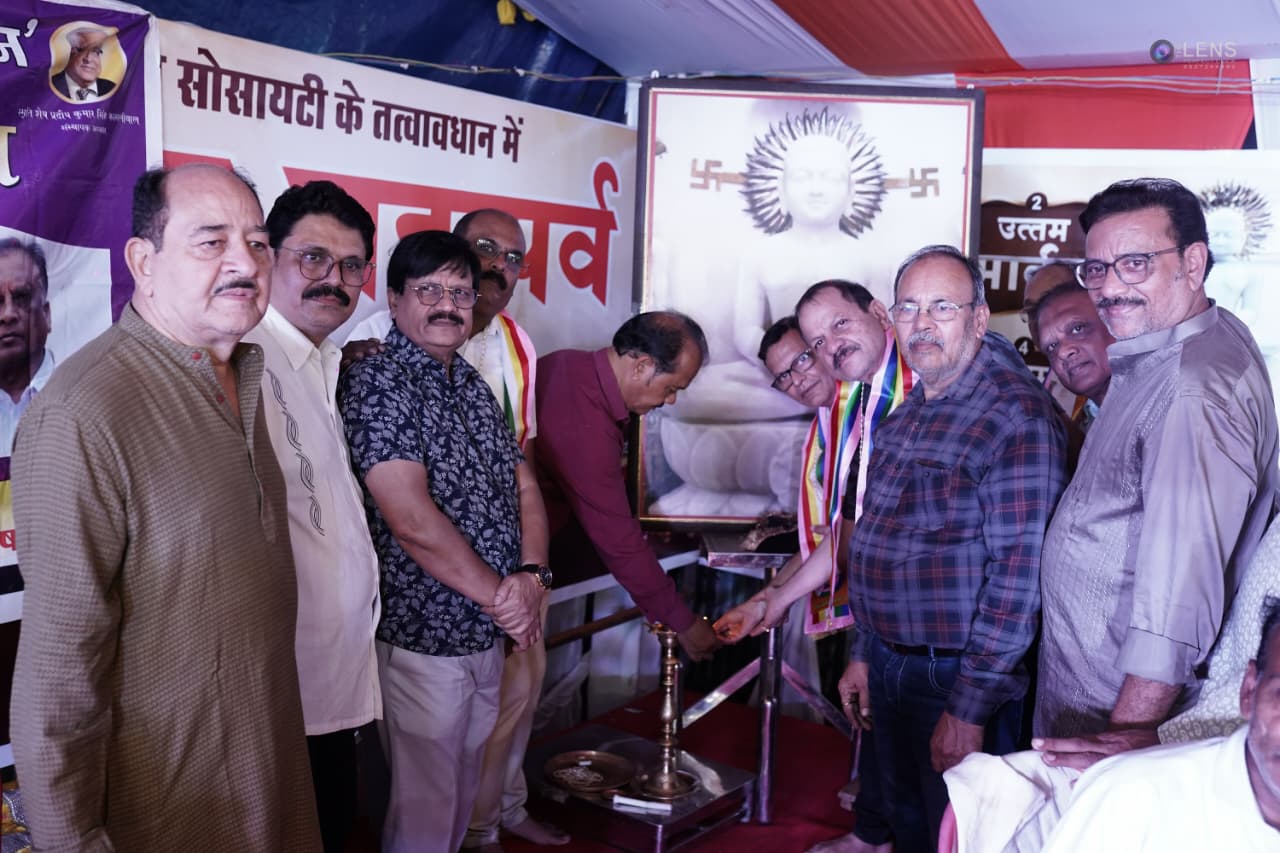 Jabalpur : ‘जिन नाद’ में गूंजे भक्ति के सुर, जैन भजनों से भक्तिमय हुआ दिगम्बर जैन बोर्डिंग मंदिर