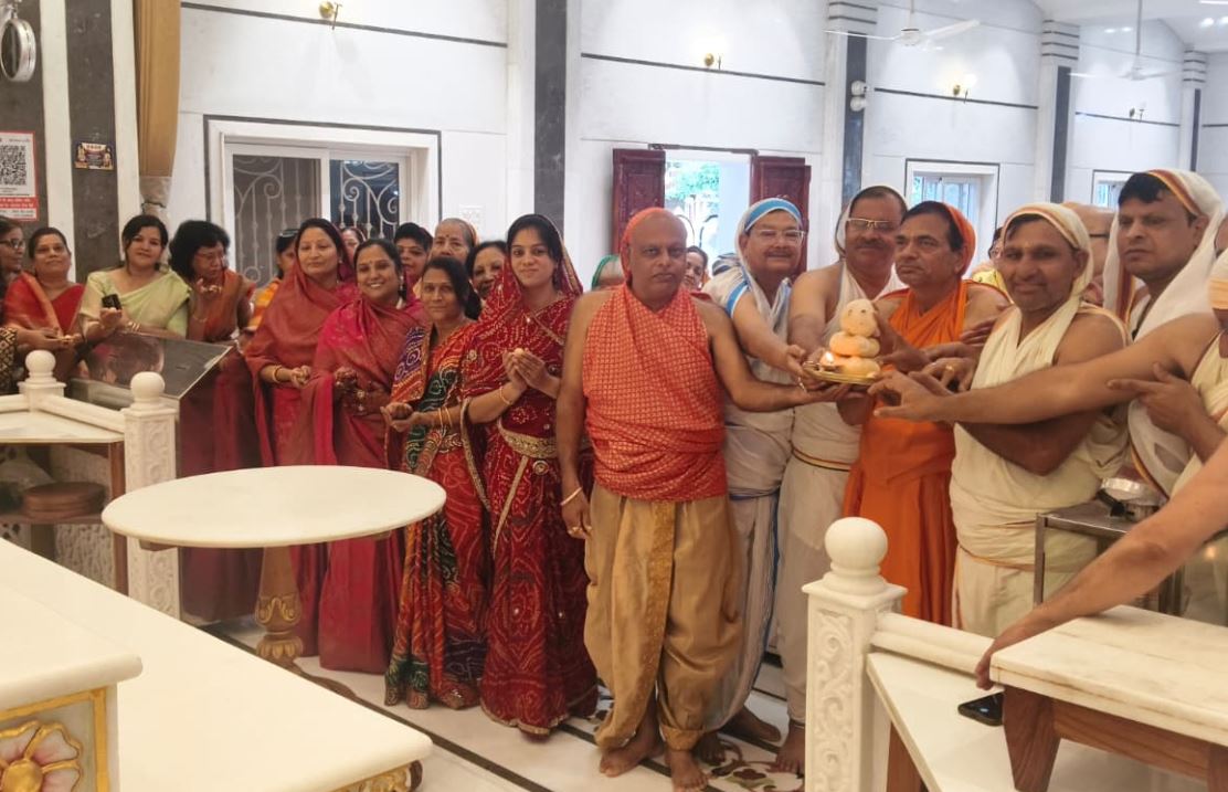 क्लर्क कॉलोनी दिगंबर जैन मंदिर में श्रद्धा से मनाया भगवान पुष्पदंत का मोक्ष कल्याणक महापर्व