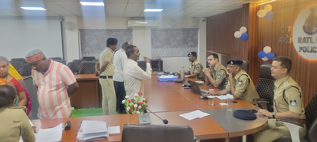 रतलाम एसपी कार्यालय की जनसुनवाई में पहुंचे 38 आवेदक, शिकायतों के त्वरित निराकरण के निर्देश