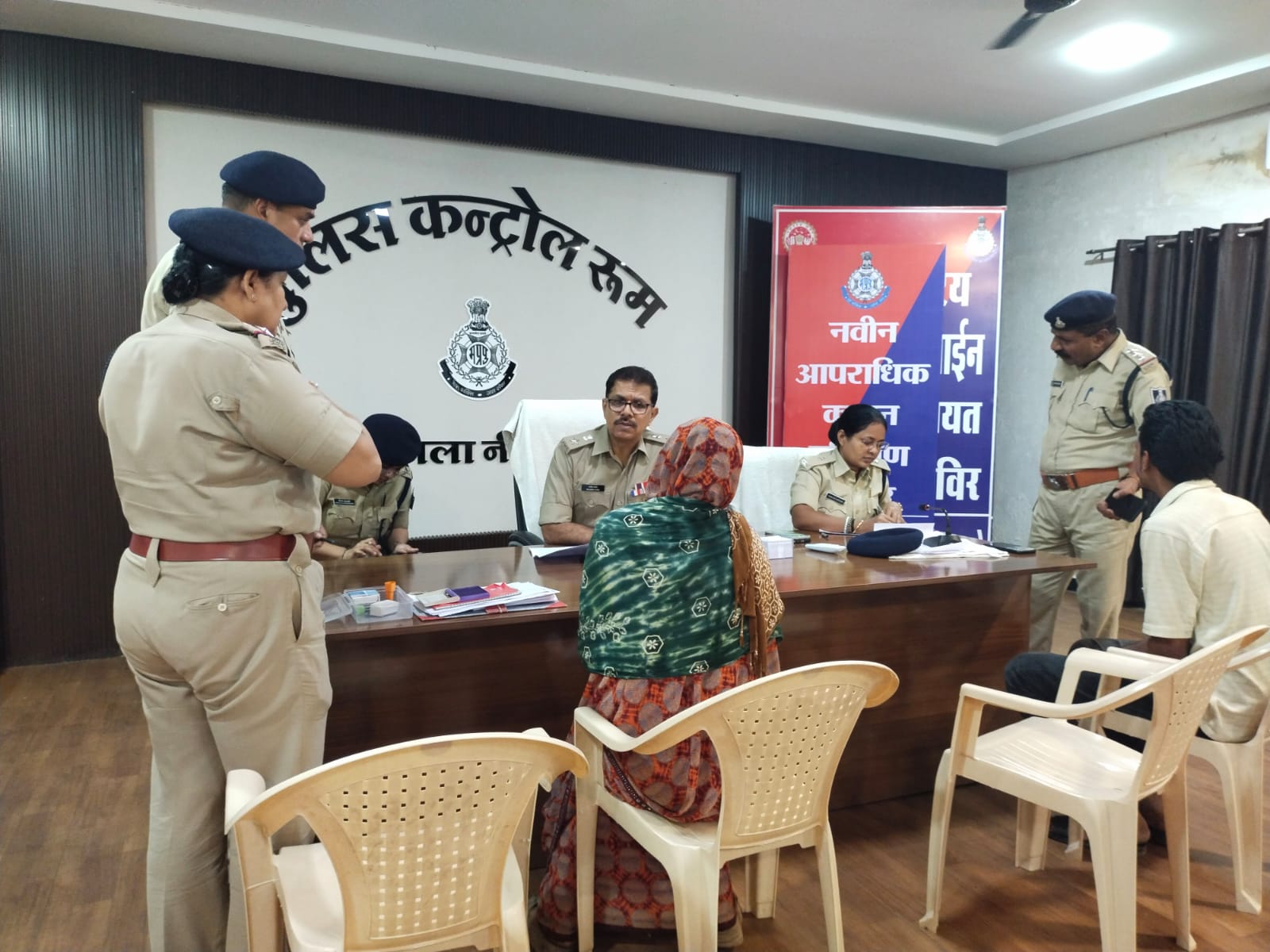 नीमच में एसपी राजेश व्यास ने 59 आवेदकों की सुनी समस्याएं, त्वरित कार्रवाई के निर्देश