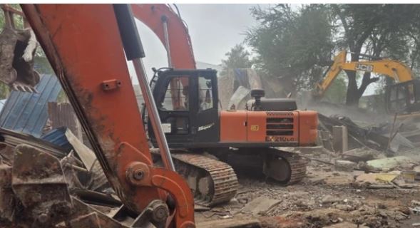Indore Encroachment Action: अतिक्रमण हटाने के दौरान एडिशनल डीसीपी को धक्का, जमीन पर गिरे; 6 युवक हिरासत में