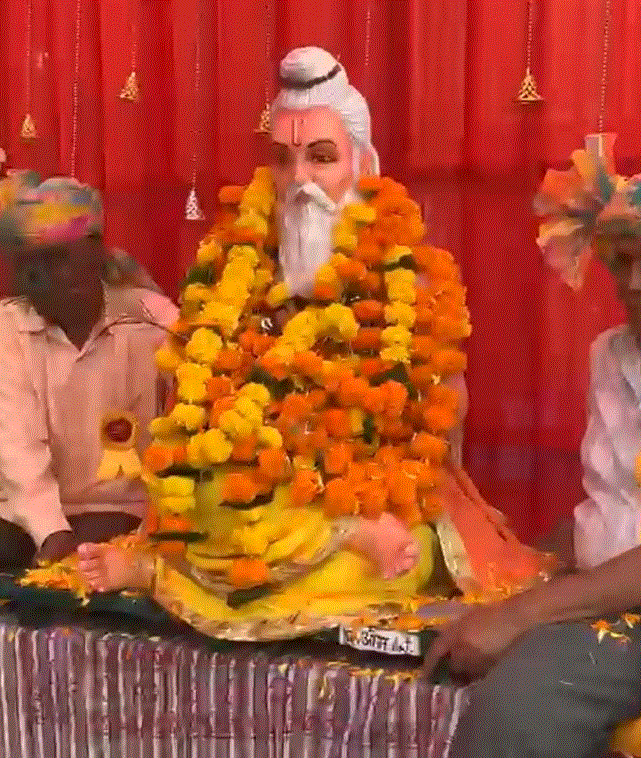 दमोह में महर्षि वाल्मीकि प्रकटोत्सव पर निकली भव्य शोभायात्रा, जगह-जगह हुआ स्वागत