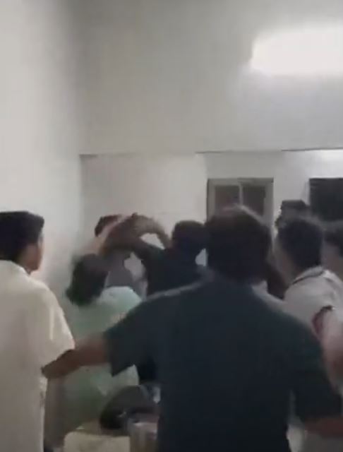 इंदौर में हंसी-मजाक से शुरू हुआ विवाद, मकान मालिक और भतीजे पर छात्र से मारपीट का आरोप