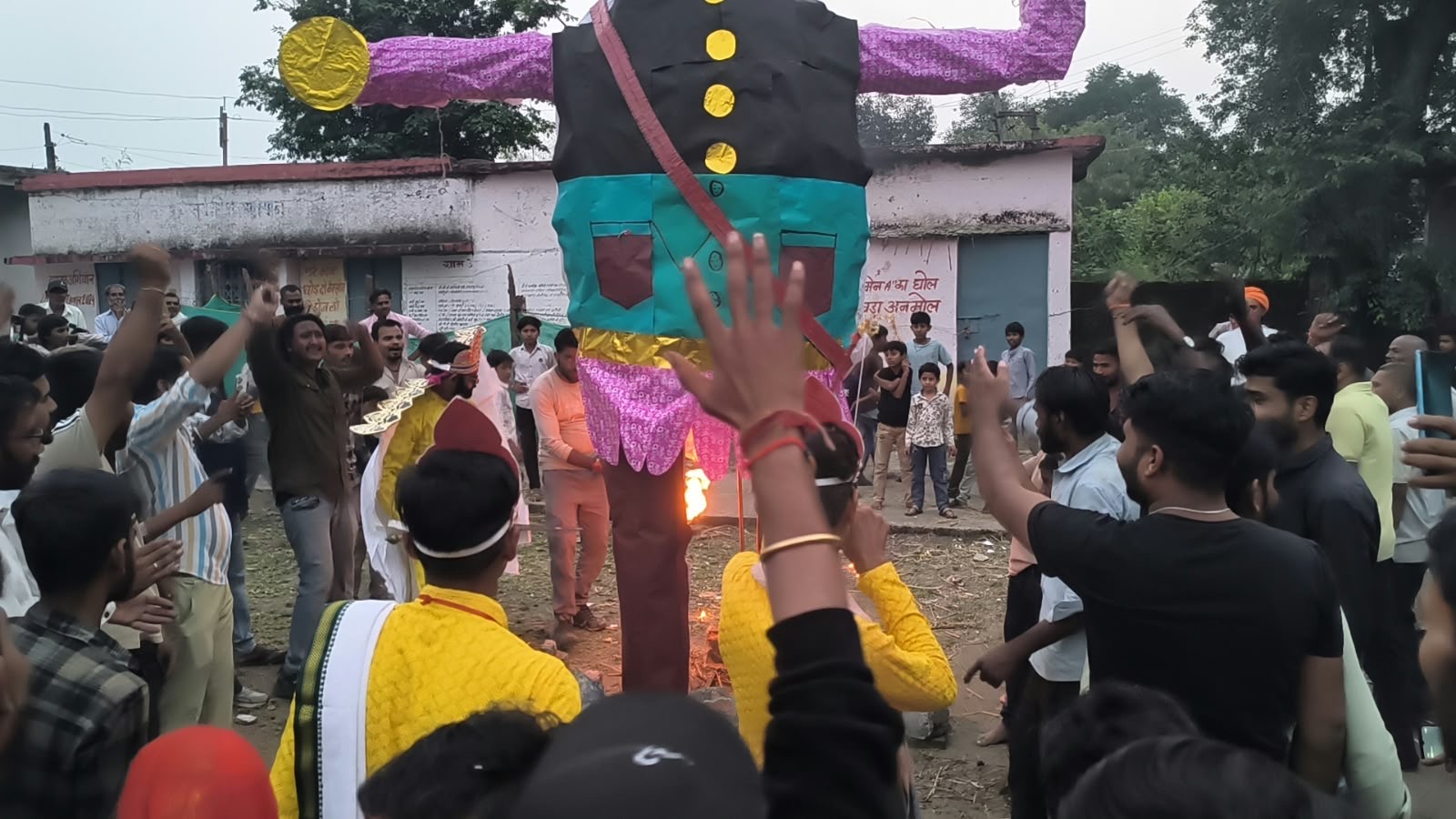 कुंडाली में गूंजा जय श्रीराम का जयघोष, रामलीला में रावण वध के साथ मना दशहरा, अखाड़े में दिखे शौर्य के करतब