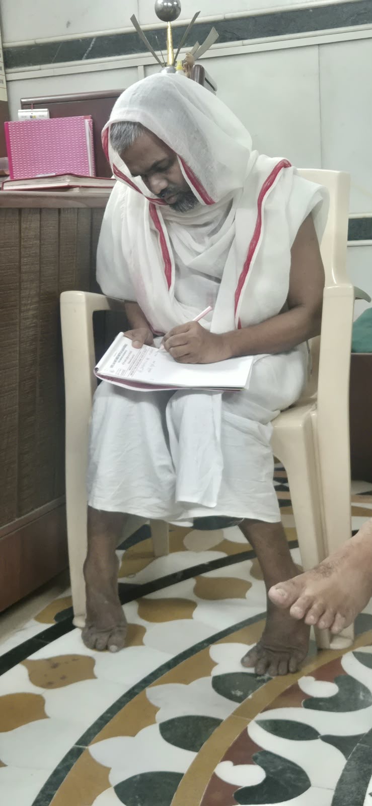बोरीवली जैन संघ में साधु पर गंभीर आरोप, हार्दिक हुंडिया बोले—संघ जागेंगे तो शिथिलाचारी भागेंग