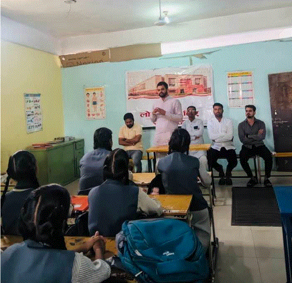 “लोकतंत्र बचाओ, अराजकता हटाओ” अभियान के तहत विद्यार्थियों से संवाद