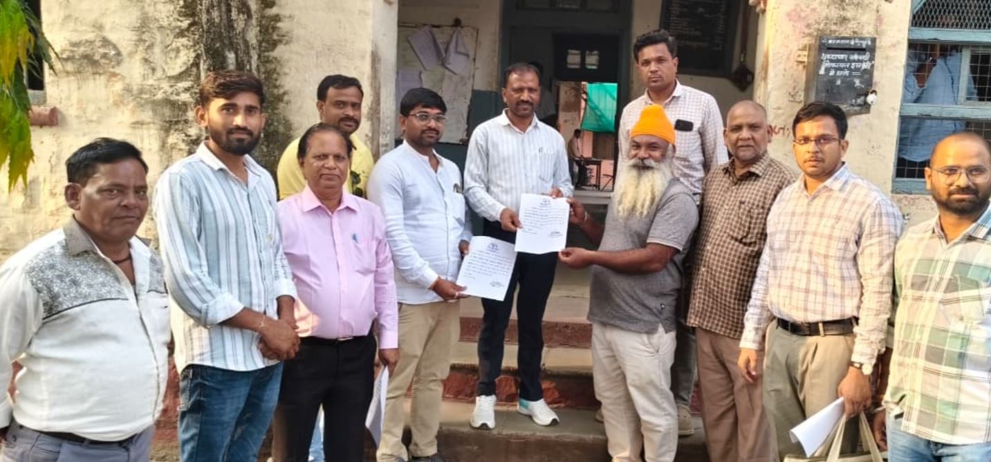 महेश्वर की नौ जल उपभोक्ता संस्थाओं में अध्यक्ष निर्वाचित, सात निर्विरोध; बहेगांव में पर्ची से फैसला