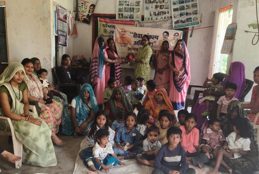 सेवा संकल्प अभियान के तहत गाजनोद की आंगनवाड़ी में कार्यक्रम, हितग्राही महिलाओं का सम्मान